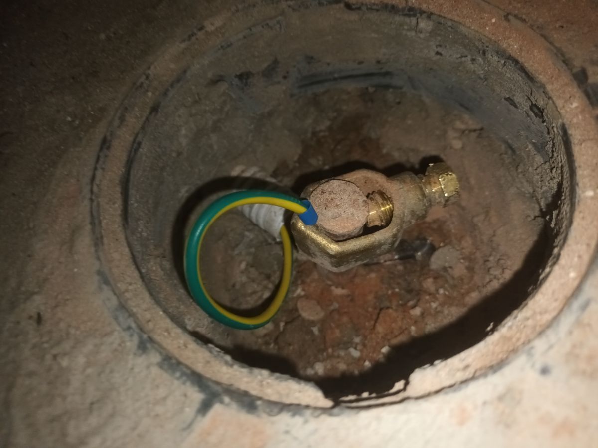 Puerta a Tierra y jabalina